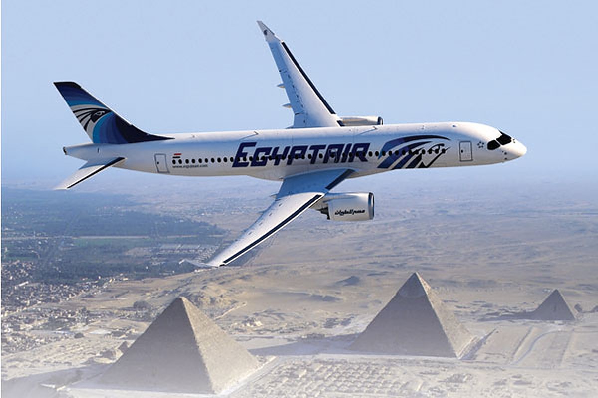 Pyramiden von Kairo mit dem Flugzeug von Hurghada